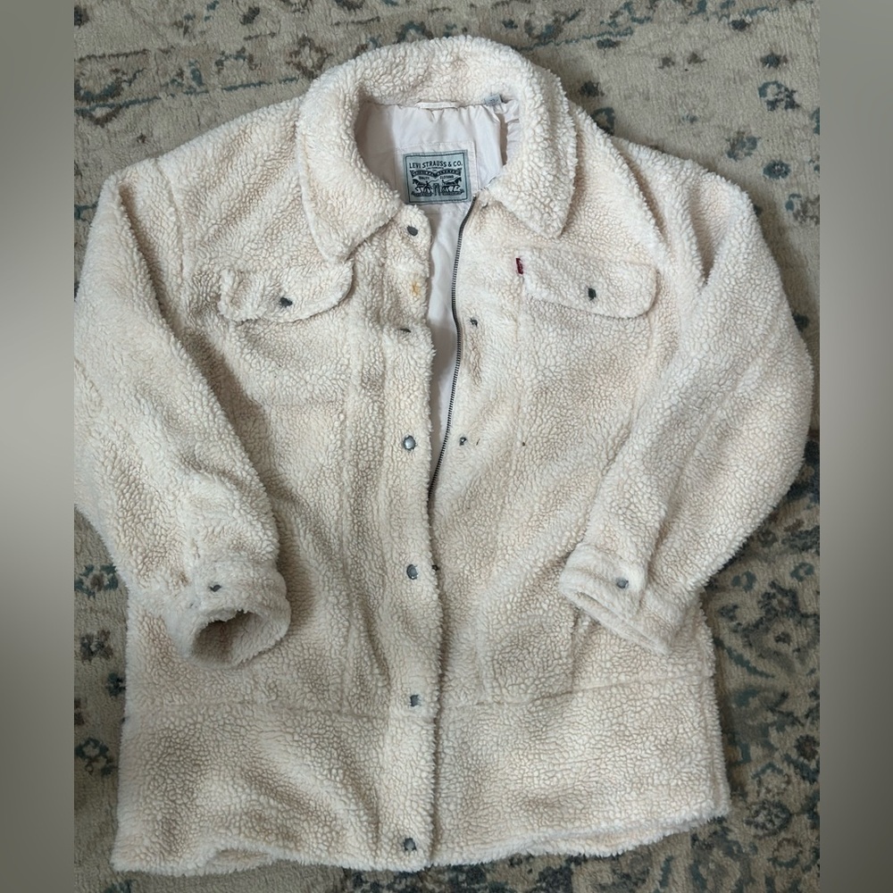 Cream Levi's Sherpa jacket with button-up & zipper front.